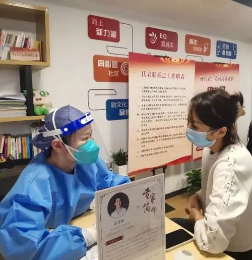 社區(qū)醫(yī)生進(jìn)樓宇 白領(lǐng)在 樓門口 就可享受免費(fèi)的健康服務(wù)